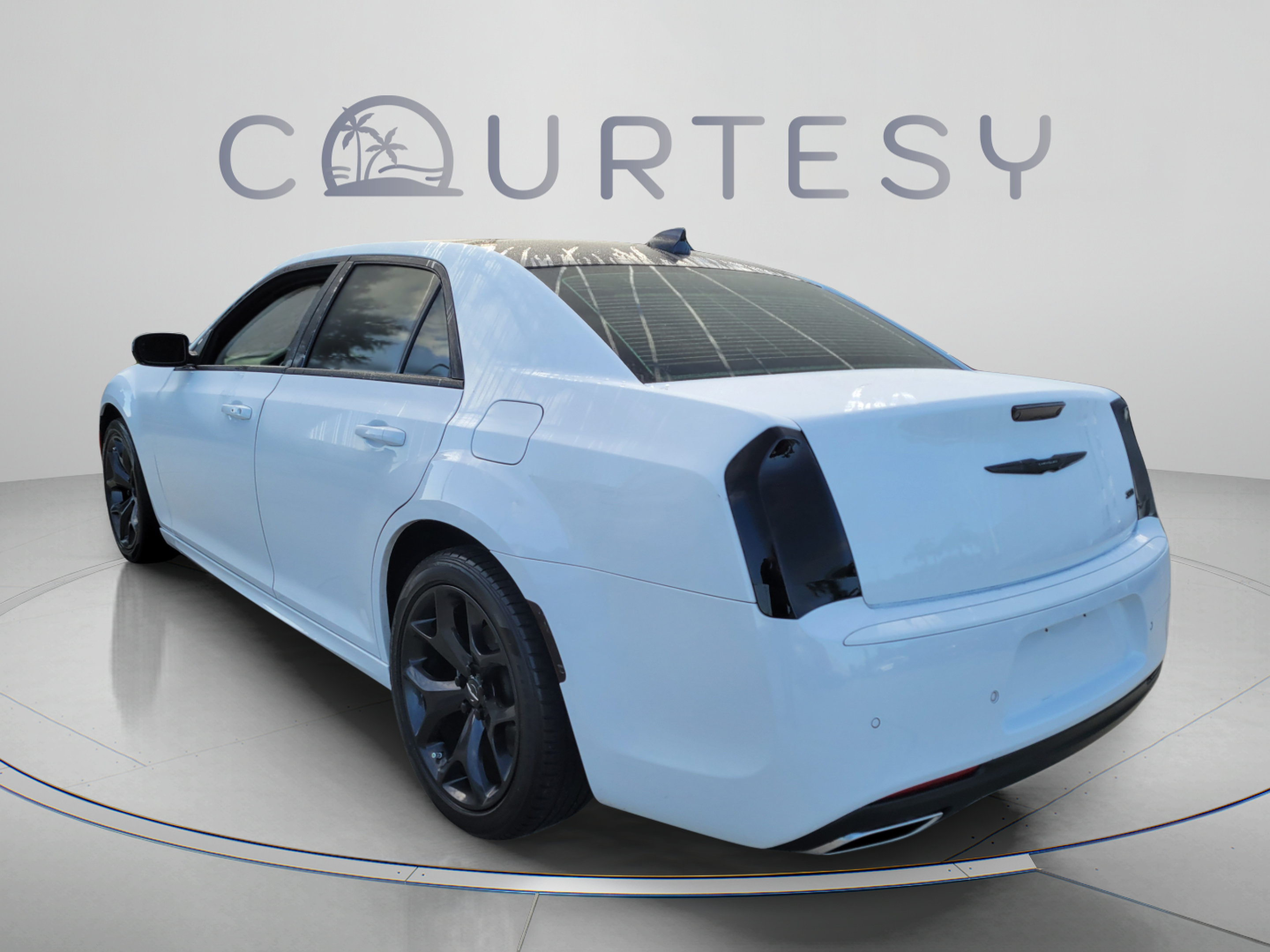 Used 2023 Chrysler 300 Touring L w/ Popular Equipment Group RWD image 2