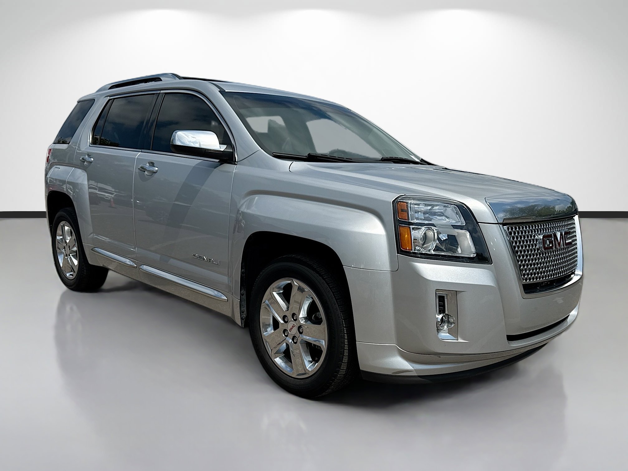 Used 2015 GMC Terrain Denali image 1