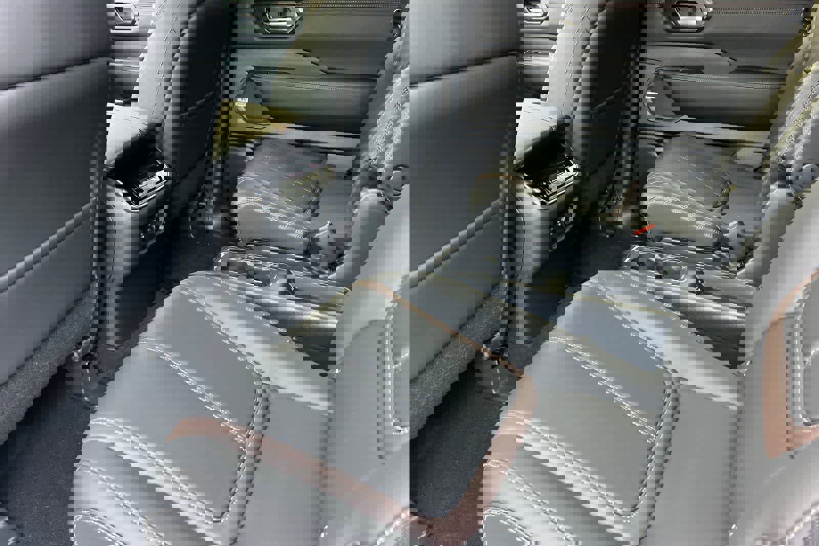 New 2026 Nissan Armada SL w/ Captain's Chari Seat Package image 5