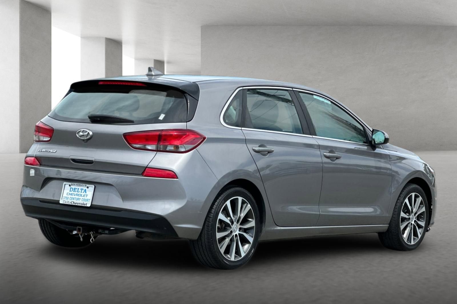 Used 2020 Hyundai Elantra GT FWD image 4
