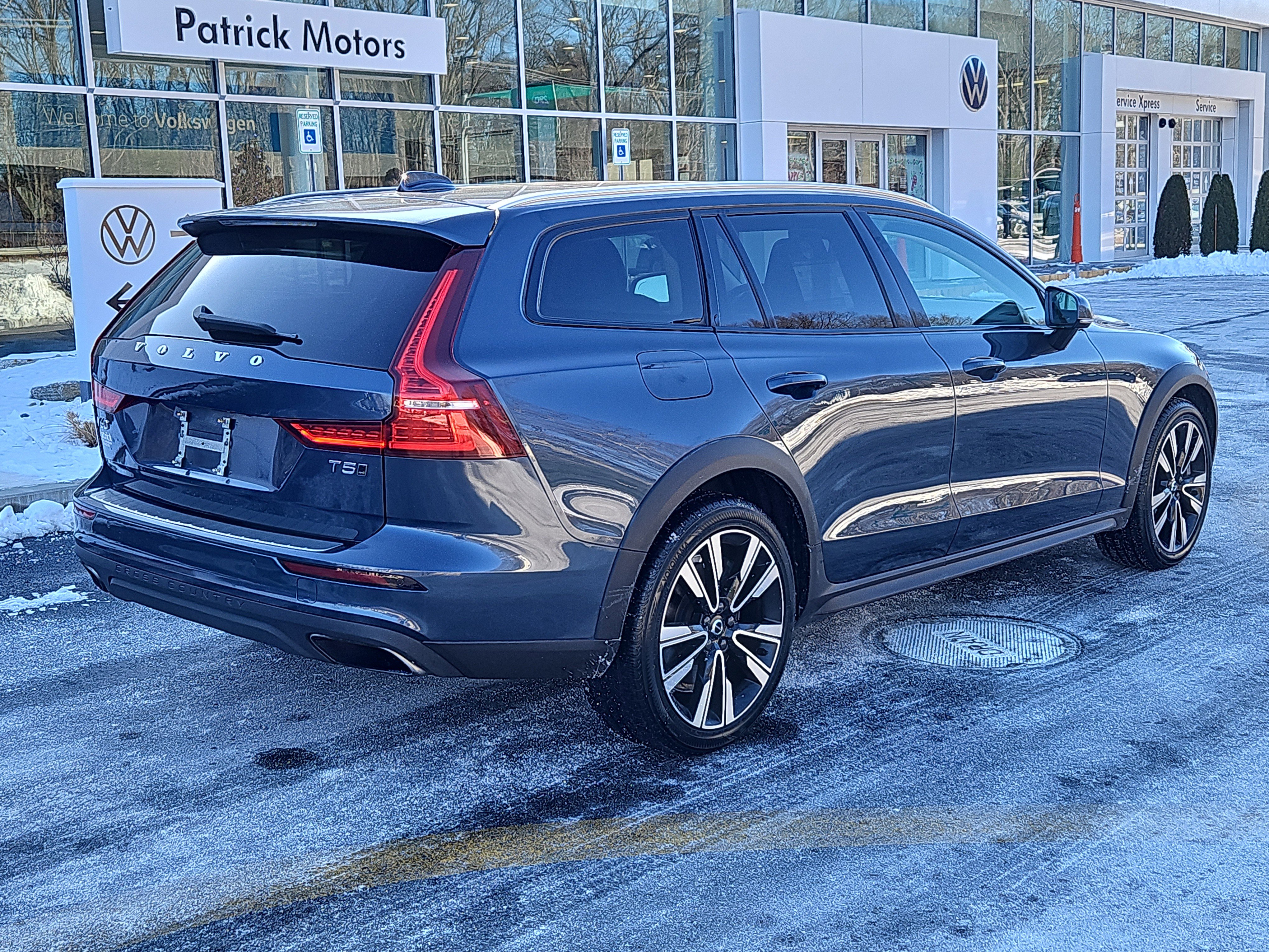 Used 2020 Volvo V60 T5 Cross Country w/ Protection Package Premier image 2