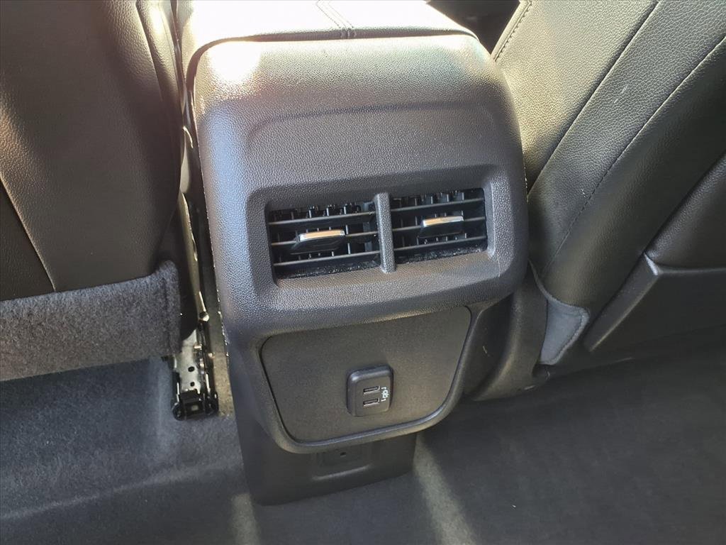 Used 2024 GMC Terrain SLT image 8