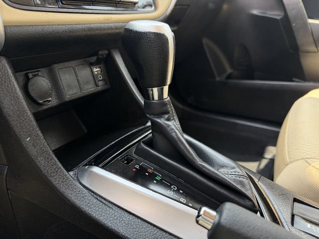 Used 2017 Toyota Corolla LE FWD image 19
