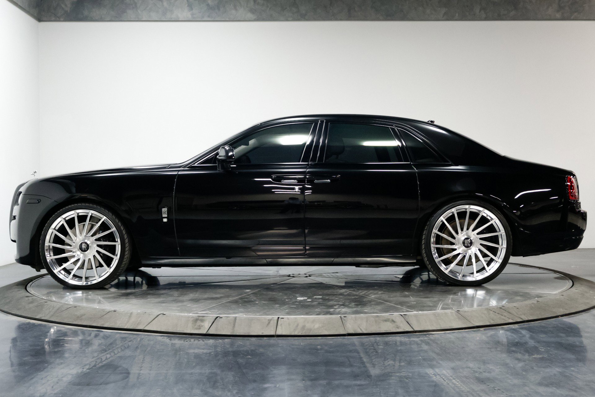 Used 2015 Rolls-Royce Ghost image 19