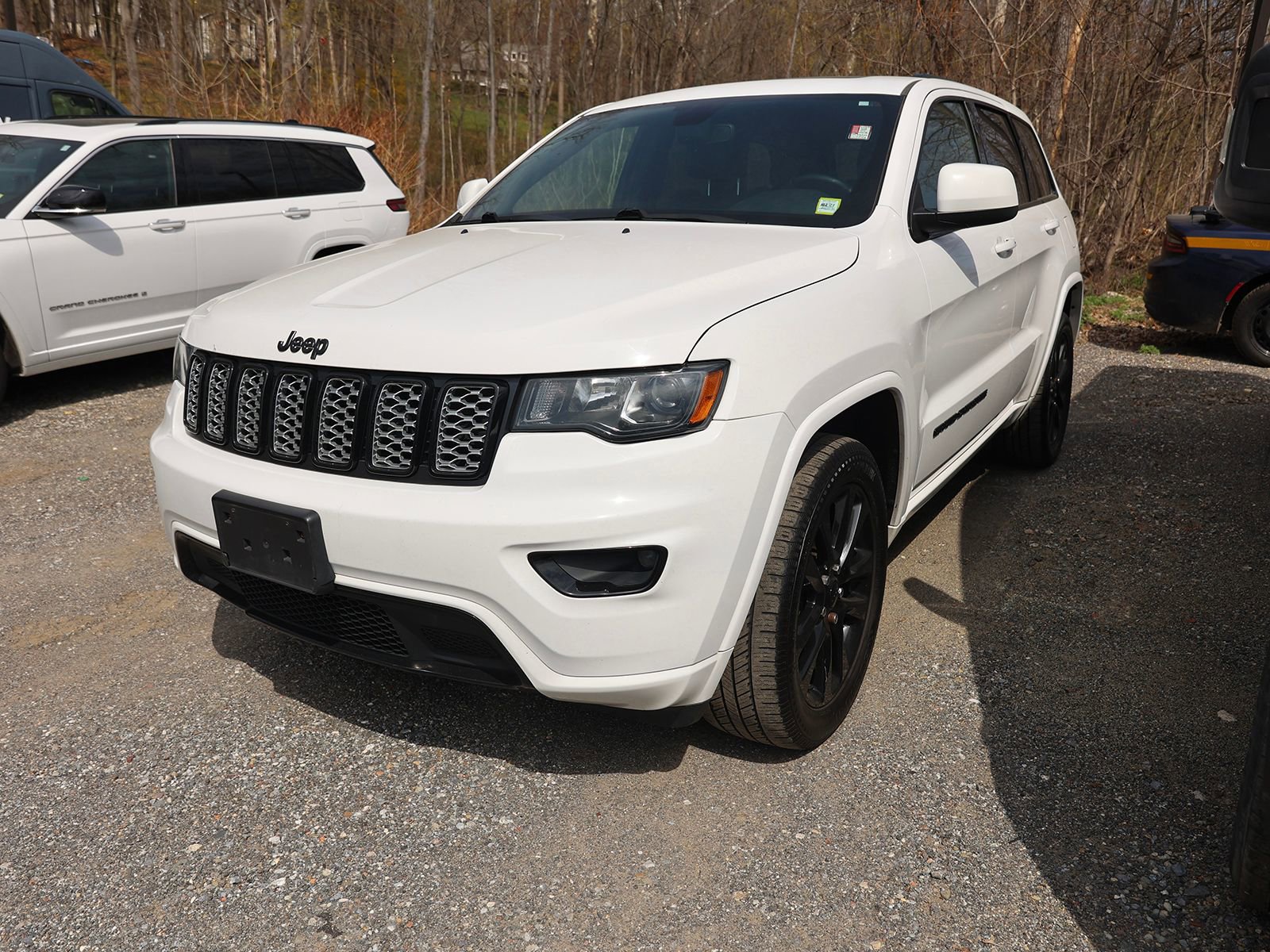 Used 2018 Jeep Grand Cherokee Altitude AWD/4WD image 3