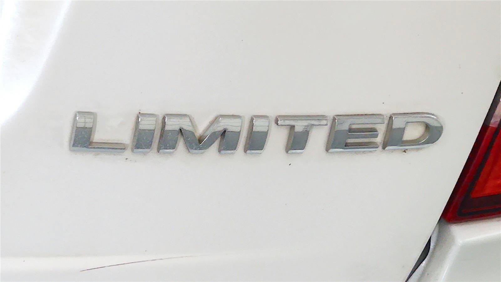 Used 2011 Ford Edge Limited w/ 302A Rapid Spec Order Code FWD image 21