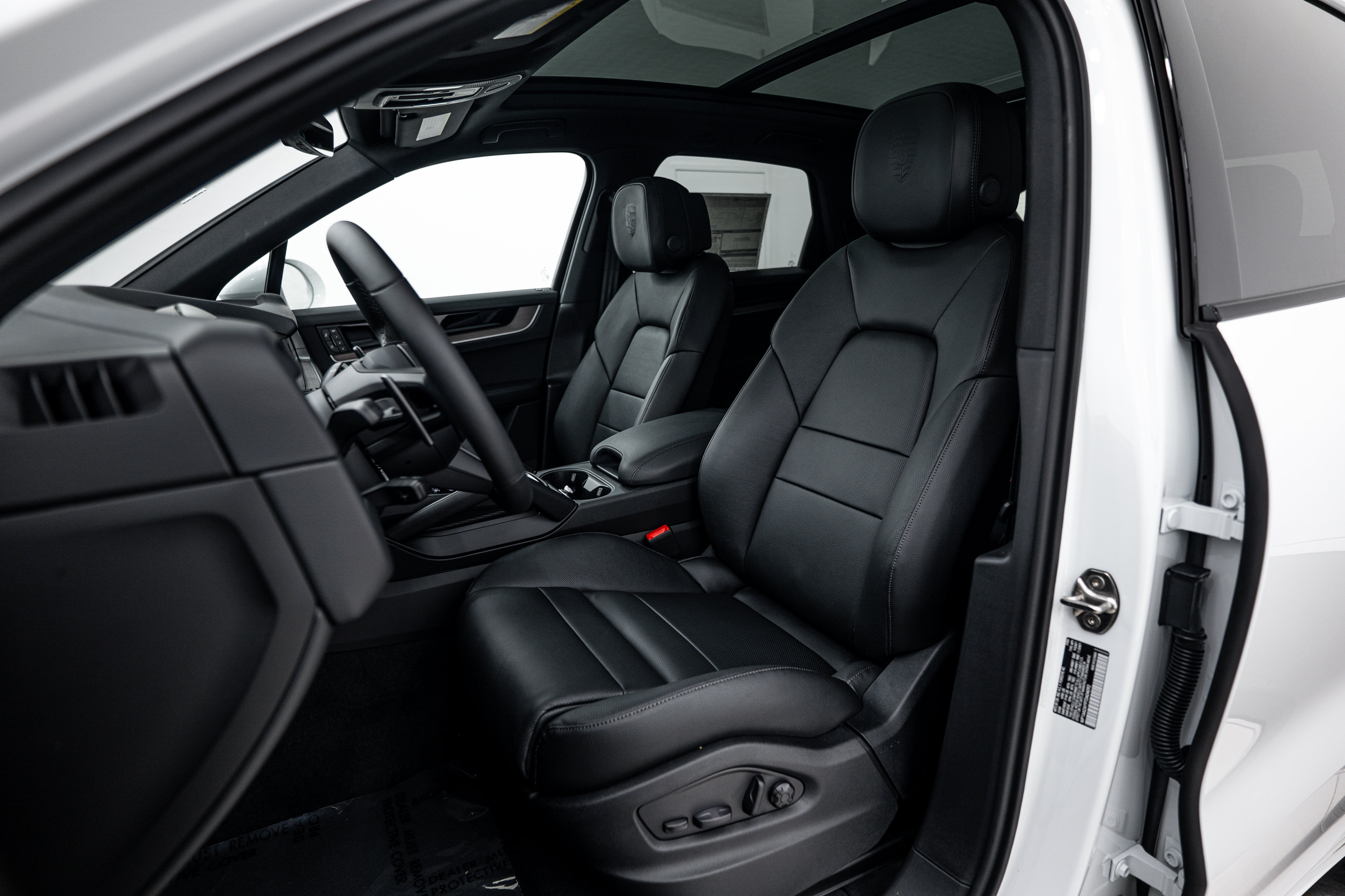 Certified 2026 Porsche Cayenne AWD/4WD image 5