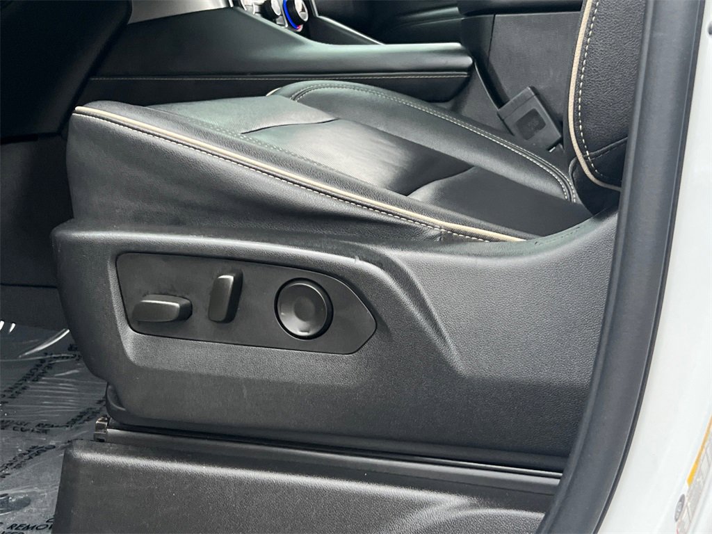 Used 2023 Chevrolet Suburban Premier image 18