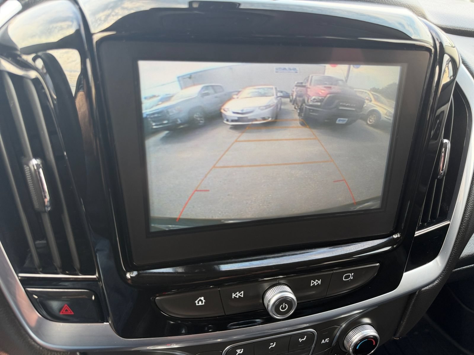 Used 2019 Chevrolet Traverse LT AWD/4WD image 26