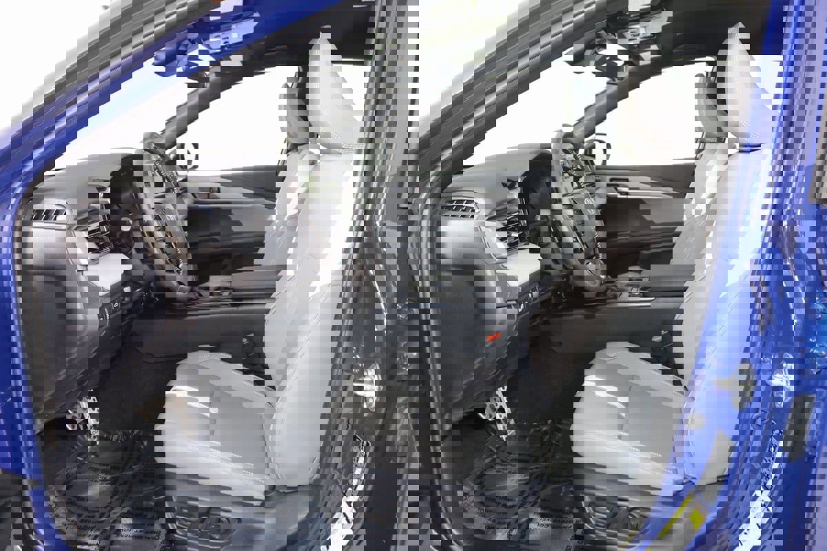 Used 2025 Toyota Camry SE image 10