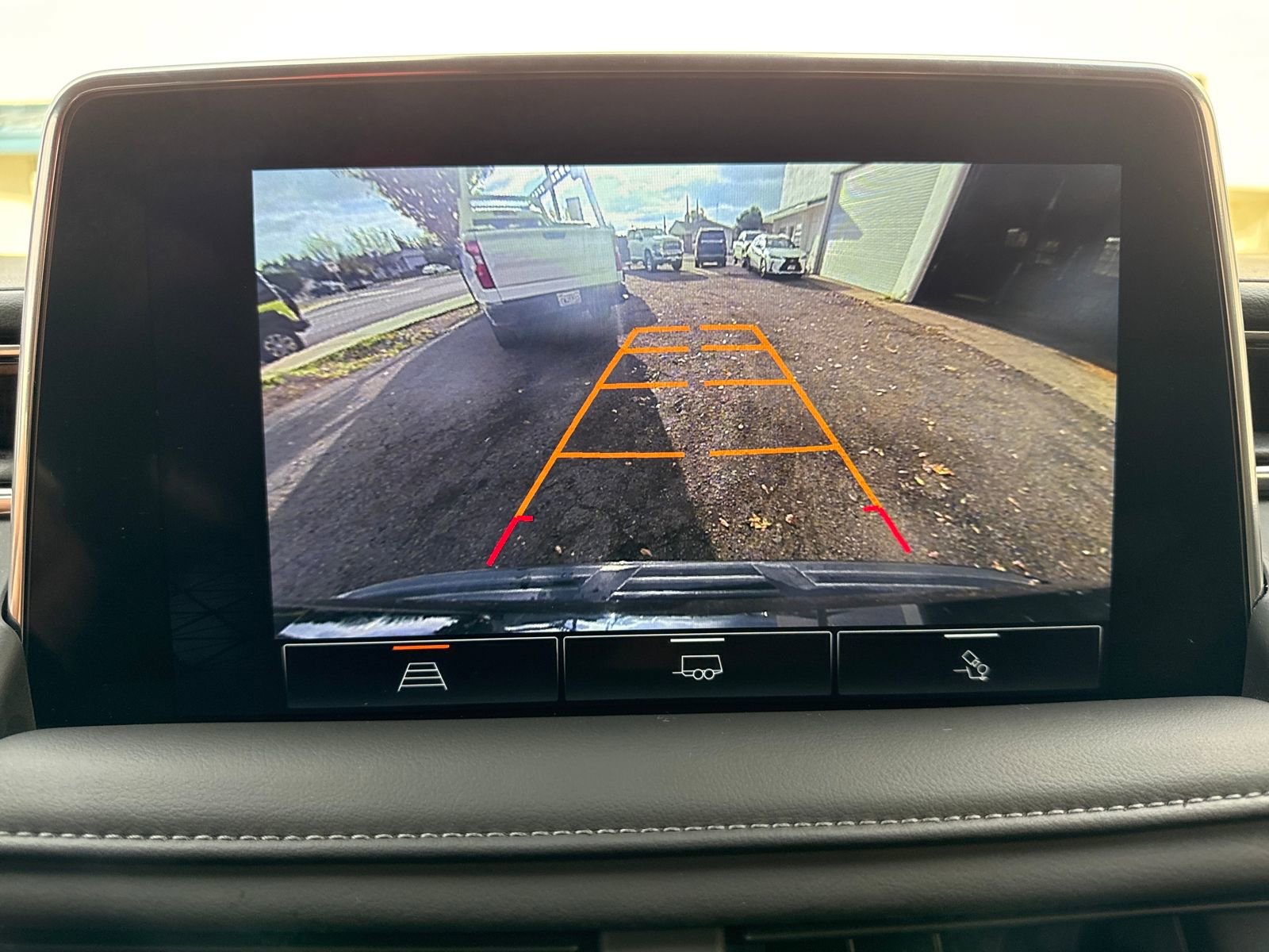 Used 2024 GMC Yukon SLE w/ Gmc Pro Safety Plus Package image 20