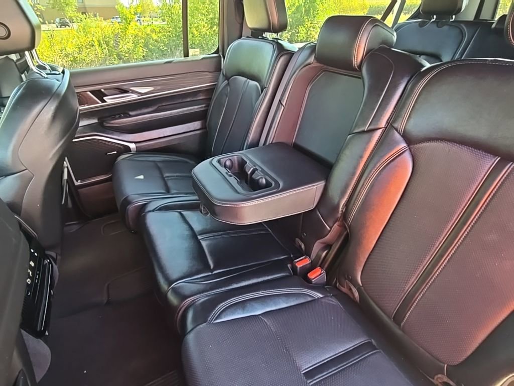 Used 2024 Jeep Wagoneer L Series II w/ Flexible Seating Group image 39