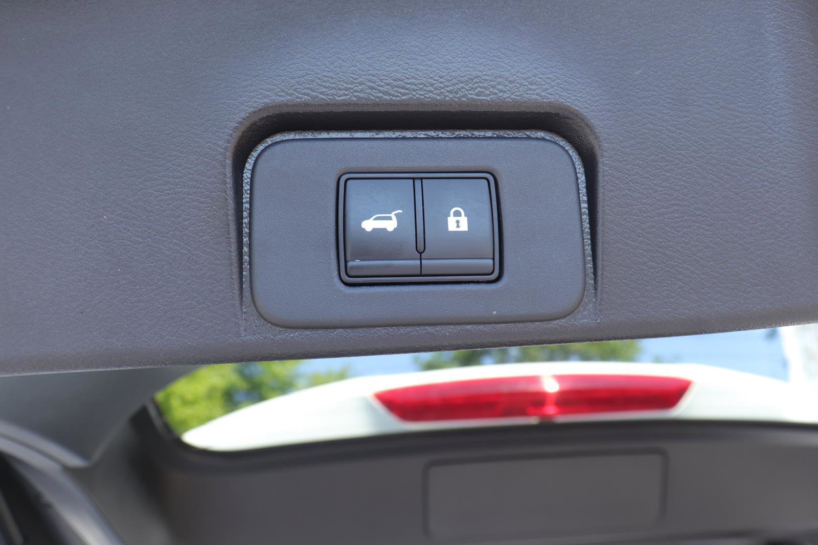 Used 2023 Nissan Rogue SL w/ SL Premium Package image 16