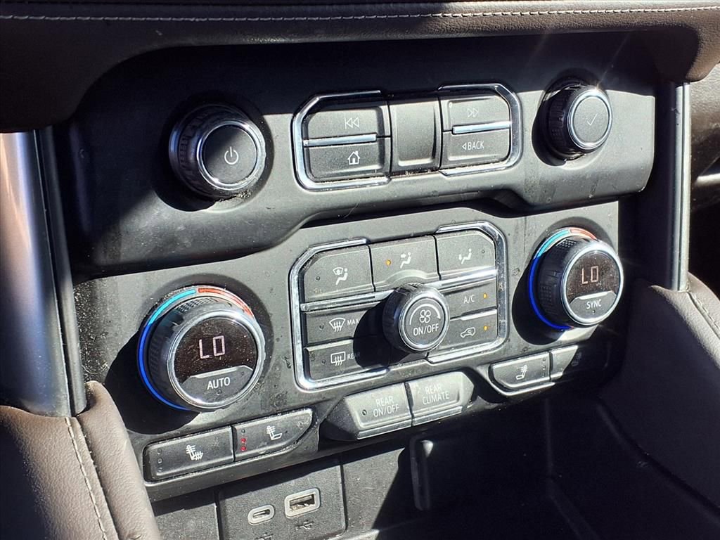 Used 2021 Chevrolet Suburban Z71 w/ Luxury Package image 24