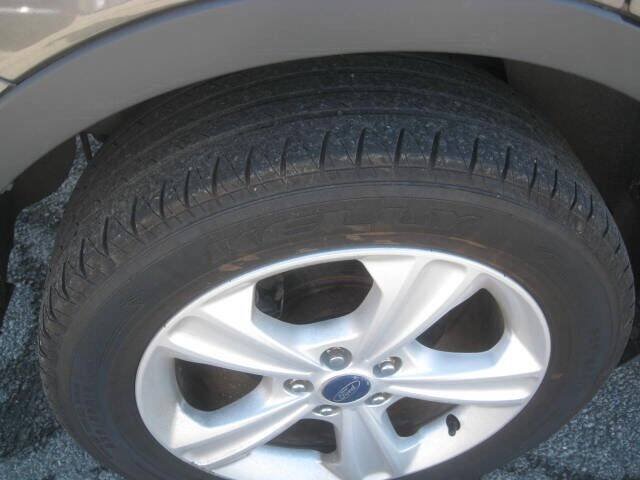 Used 2016 Ford Escape SE w/ SE Cold Weather Package AWD/4WD image 30