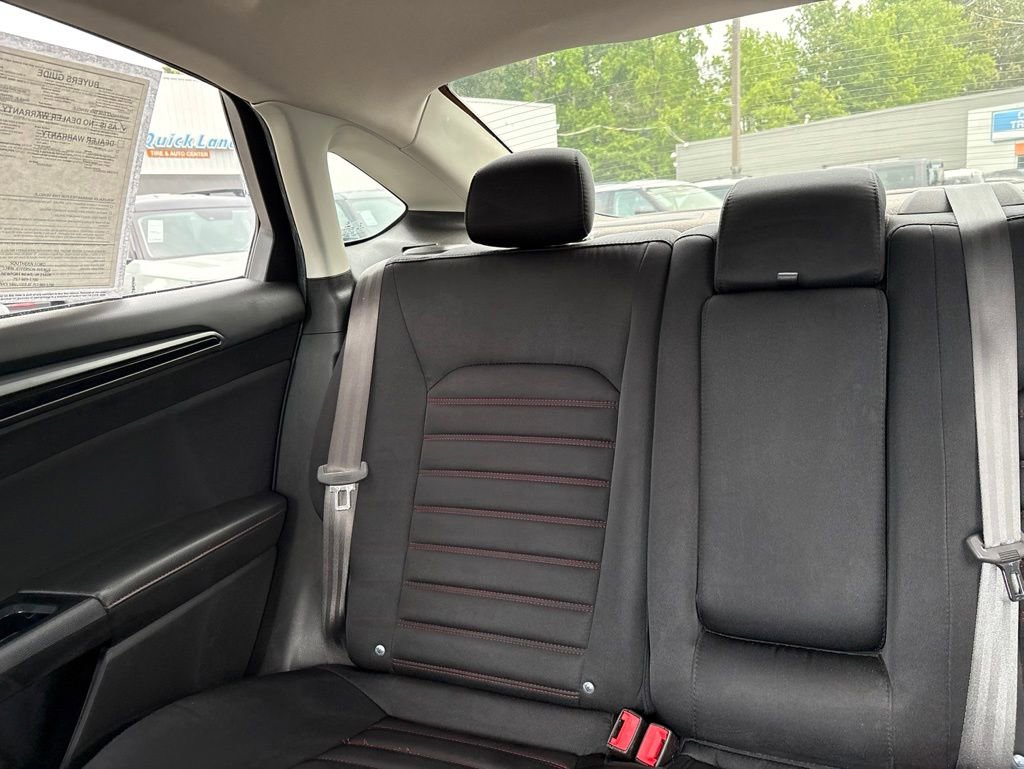 Used 2016 Ford Fusion SE FWD image 12
