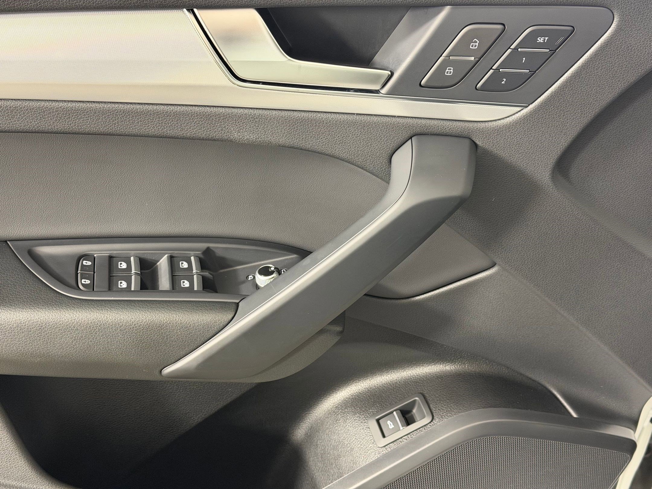 Certified 2025 Audi Q5 2.0T Premium w/ Convenience Plus Package image 13