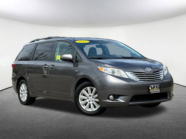 Used 2017 Toyota Sienna XLE Premium image 2