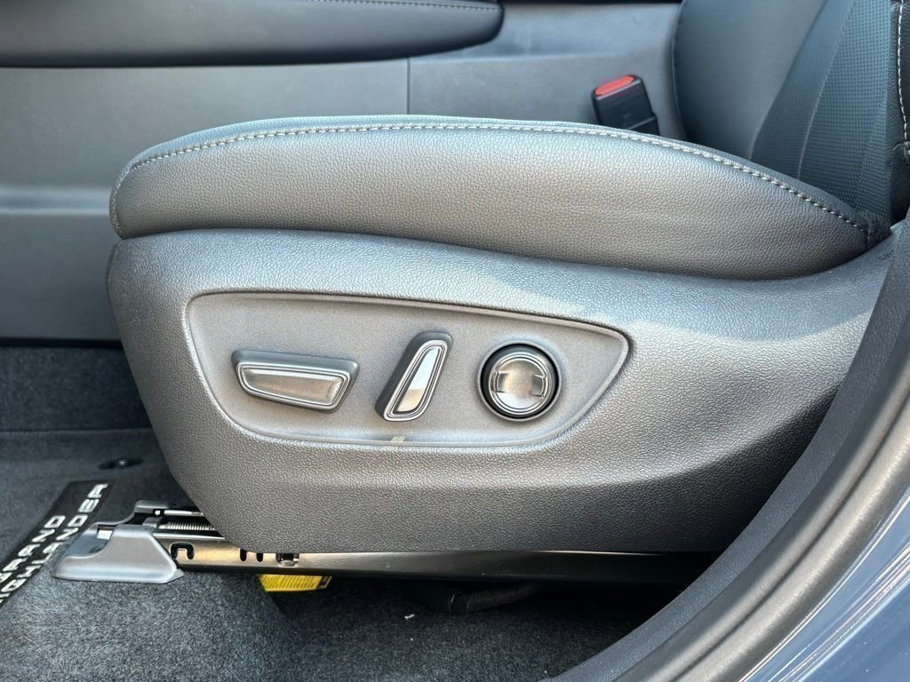 New 2024 Toyota Grand Highlander Limited image 14