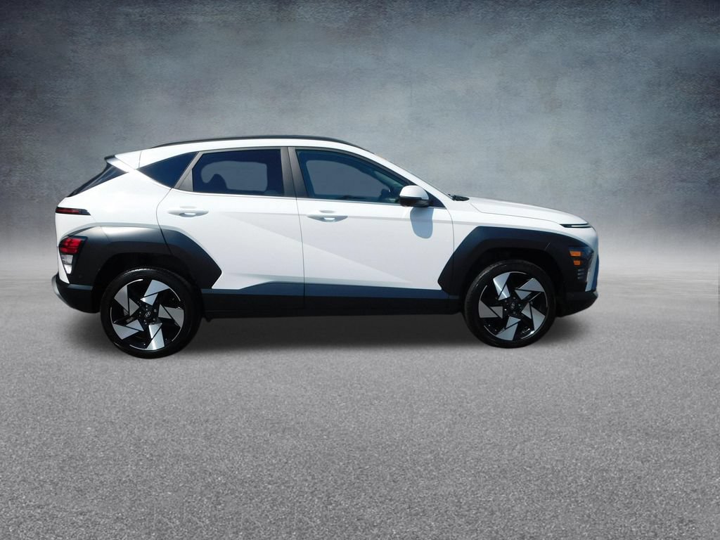 Used 2025 Hyundai Kona Limited AWD/4WD image 2