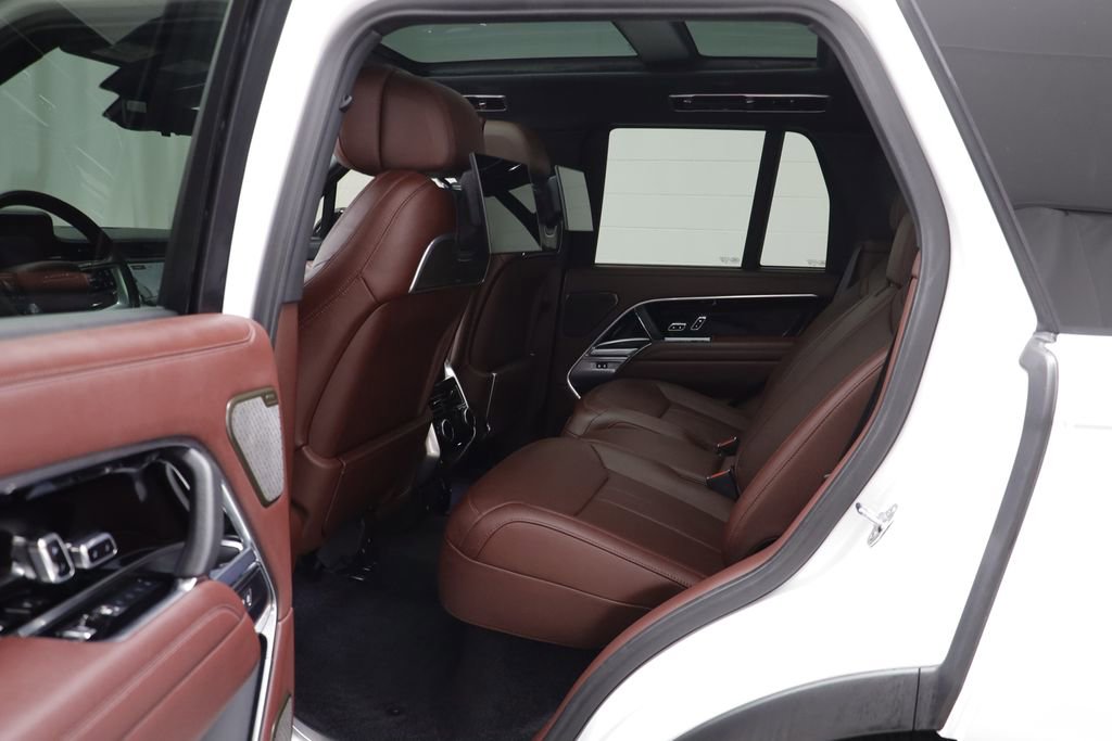 Used 2025 Land Rover Range Rover Autobiography image 16