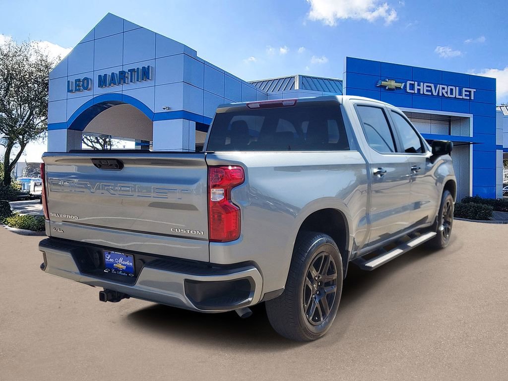 Used 2025 Chevrolet Silverado 1500 Custom image 3