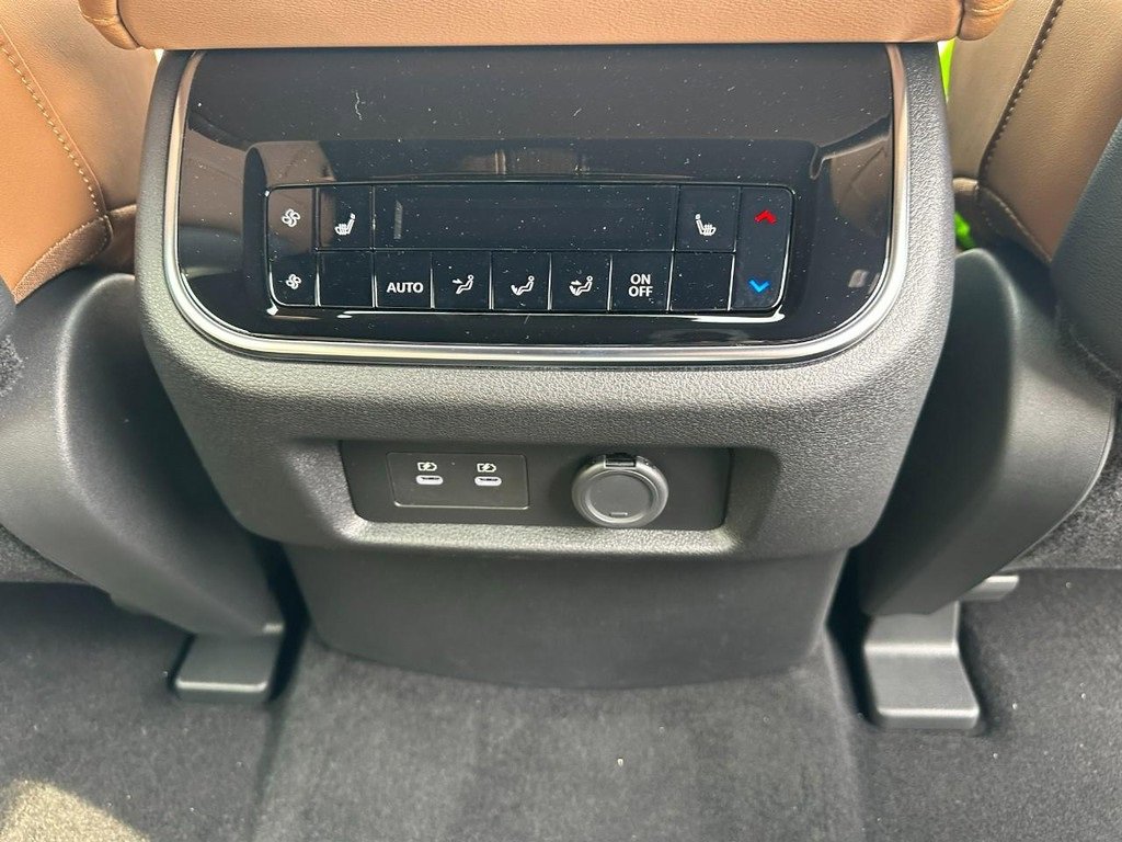 New 2025 Nissan Armada Platinum Reserve image 5