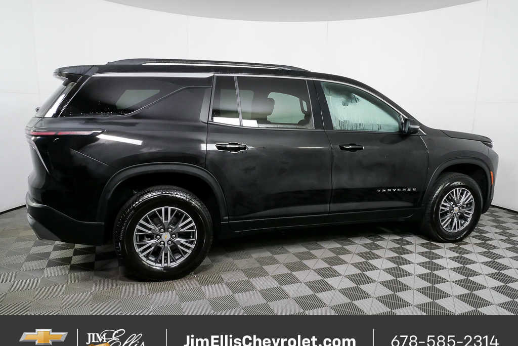Certified 2025 Chevrolet Traverse LT image 2