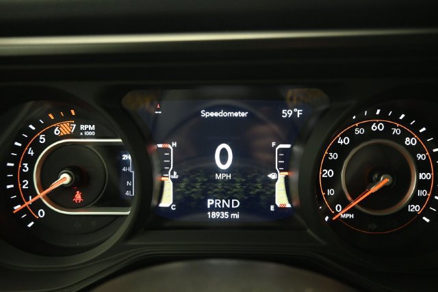 Used 2024 Jeep Wrangler Unlimited Sahara w/ Technology Group AWD/4WD image 12