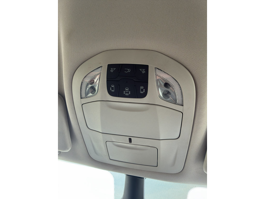 Used 2023 Chrysler Pacifica Touring-L FWD image 18