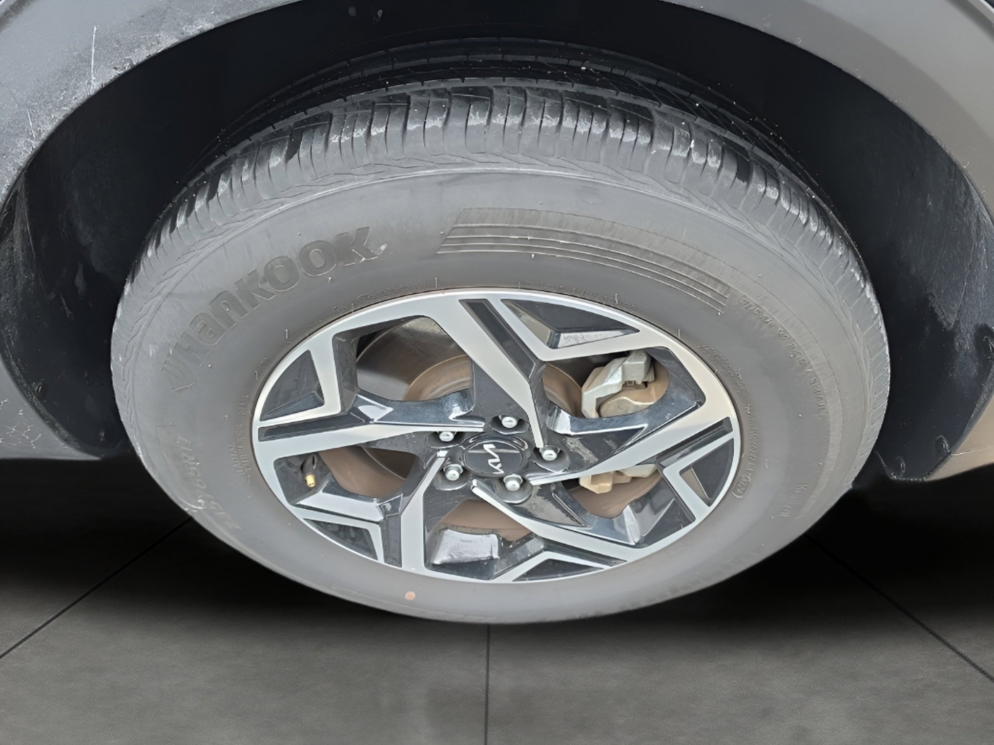 Used 2025 Kia Sportage LX image 10