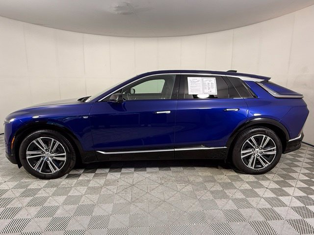 Used 2024 Cadillac Lyriq Luxury AWD/4WD image 3