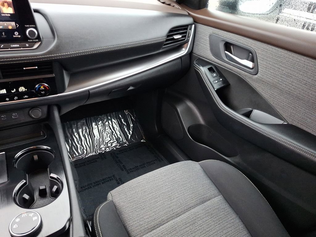 Used 2023 Nissan Rogue SV image 17