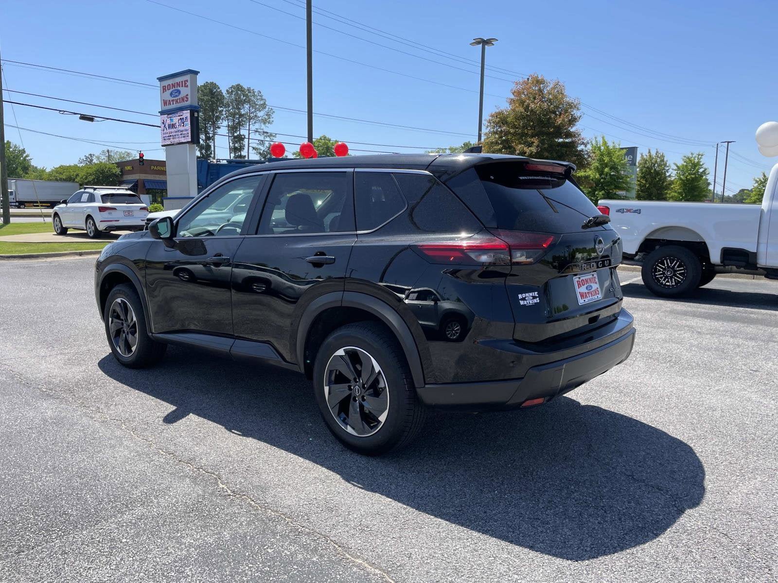 Used 2024 Nissan Rogue SV AWD/4WD image 6