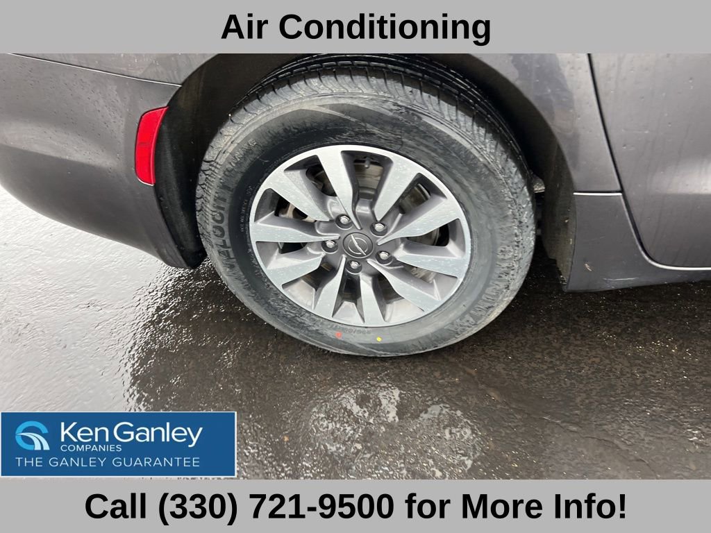 Used 2021 Chrysler Pacifica Touring-L w/ Uconnect Theater Family Group image 22