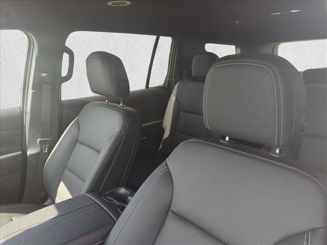 Used 2026 Chevrolet Traverse LT FWD image 15