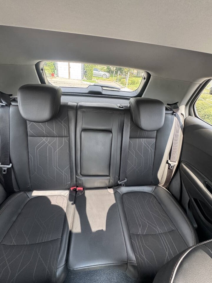 Used 2018 Chevrolet Trax LT w/ Sun & Sound Package AWD/4WD image 15