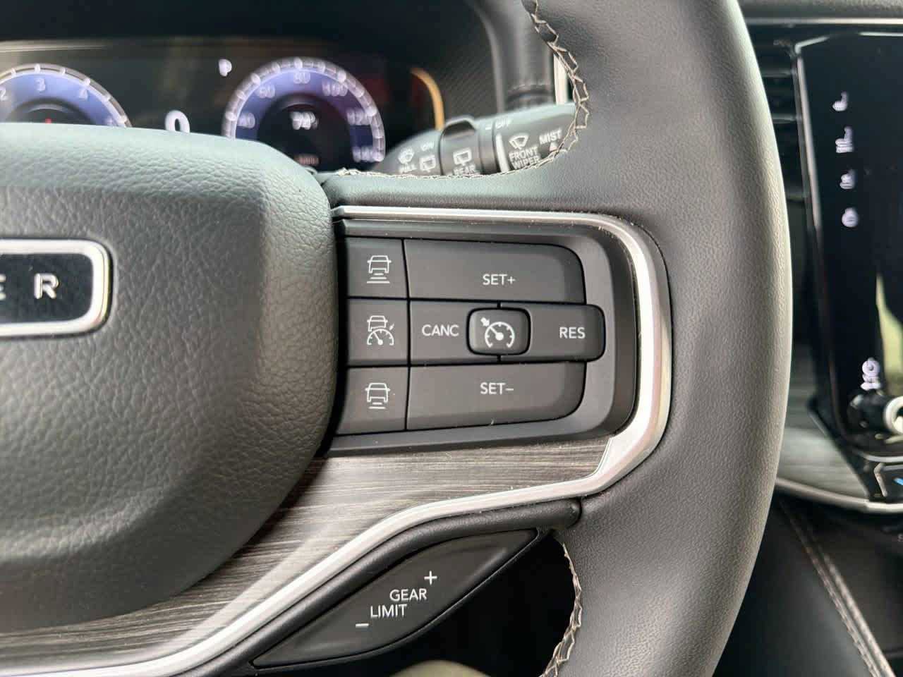 Used 2024 Jeep Wagoneer Series II w/ Flexible Seating Group image 29