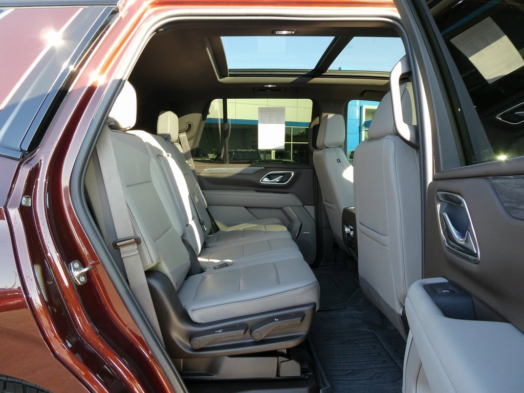 Used 2023 GMC Yukon SLT w/ SLT Premium Package image 16