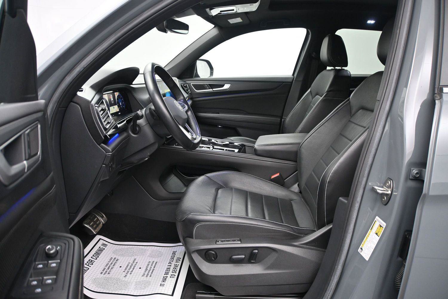 Certified 2024 Volkswagen Atlas Cross Sport SEL R-Line AWD/4WD image 9