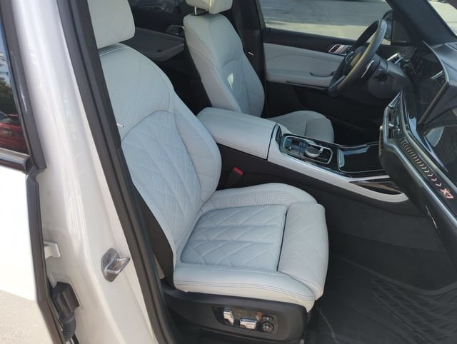 Used 2024 BMW X7 xDrive40i w/ M Sport Package AWD/4WD image 41