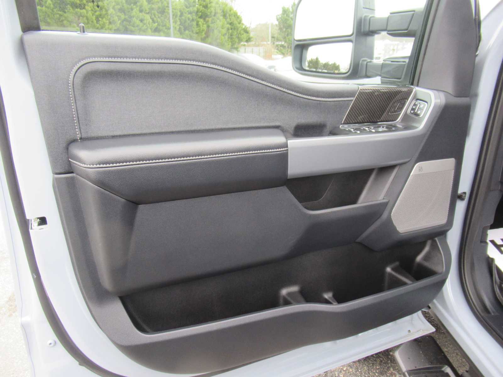 Used 2024 Ford F250 Lariat w/ Lariat Ultimate Package image 28