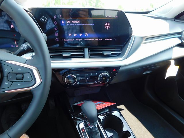 New 2025 Chevrolet Trax LT w/ Driver Confidence Package image 31