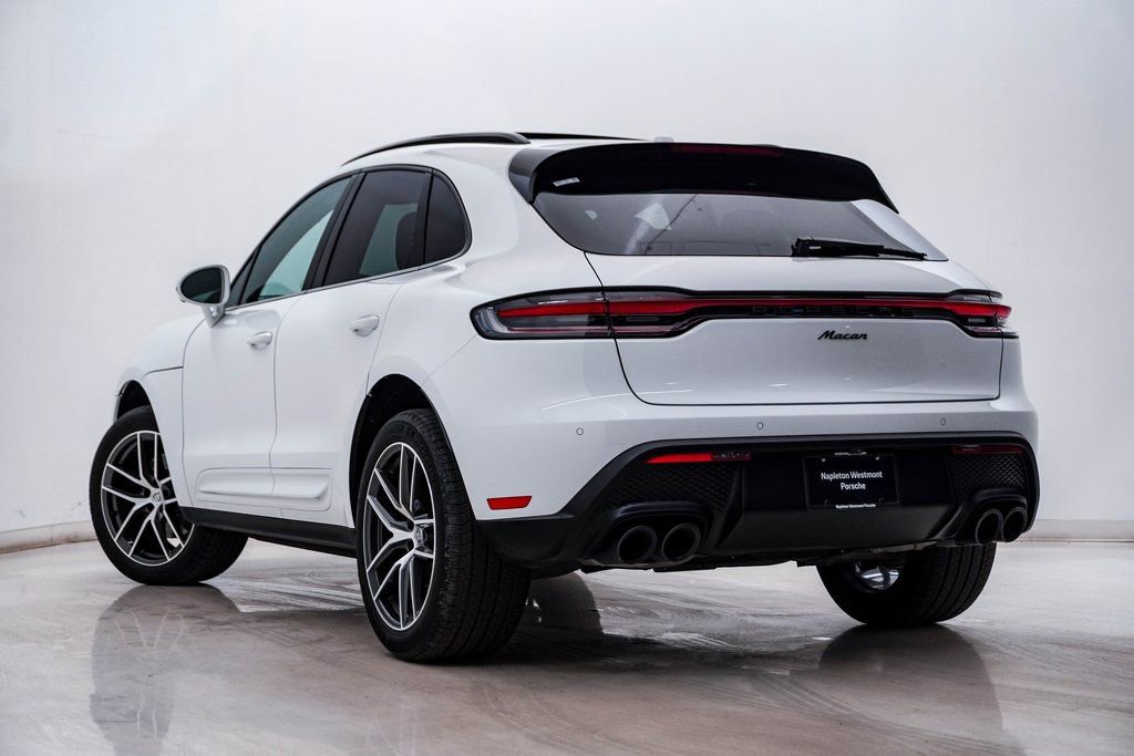 Certified 2025 Porsche Macan image 3