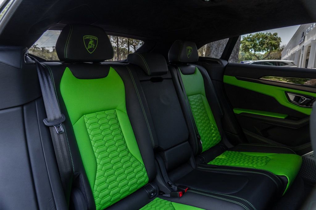 Used 2022 Lamborghini Urus AWD/4WD image 26