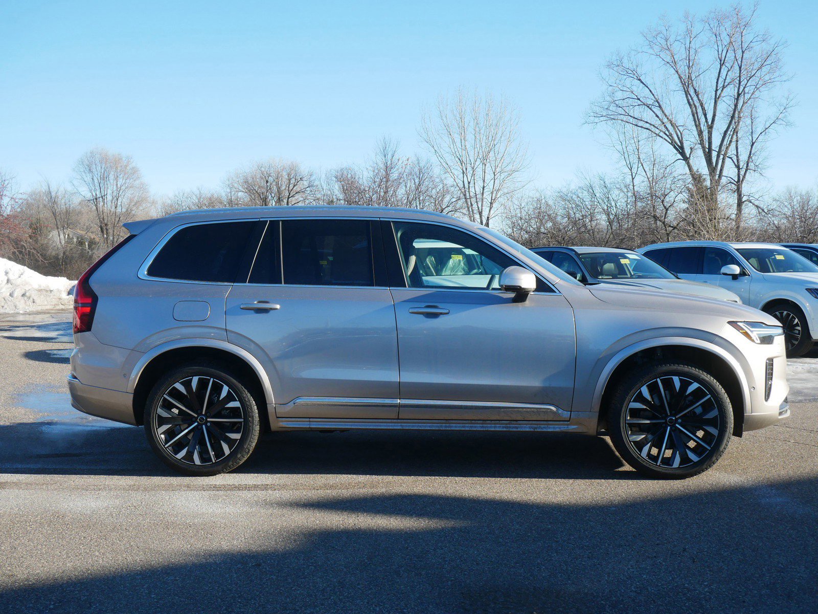 New 2026 Volvo XC90 T8 Plus w/ Protection Package Premier image 2