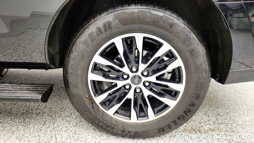 Used 2025 Ford Expedition Platinum image 9