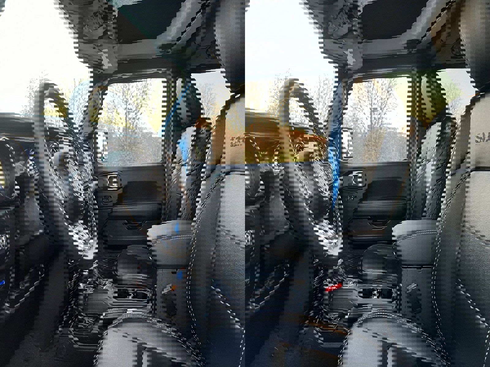 Used 2022 Jeep Wrangler Unlimited Sahara w/ Cold Weather Group image 16