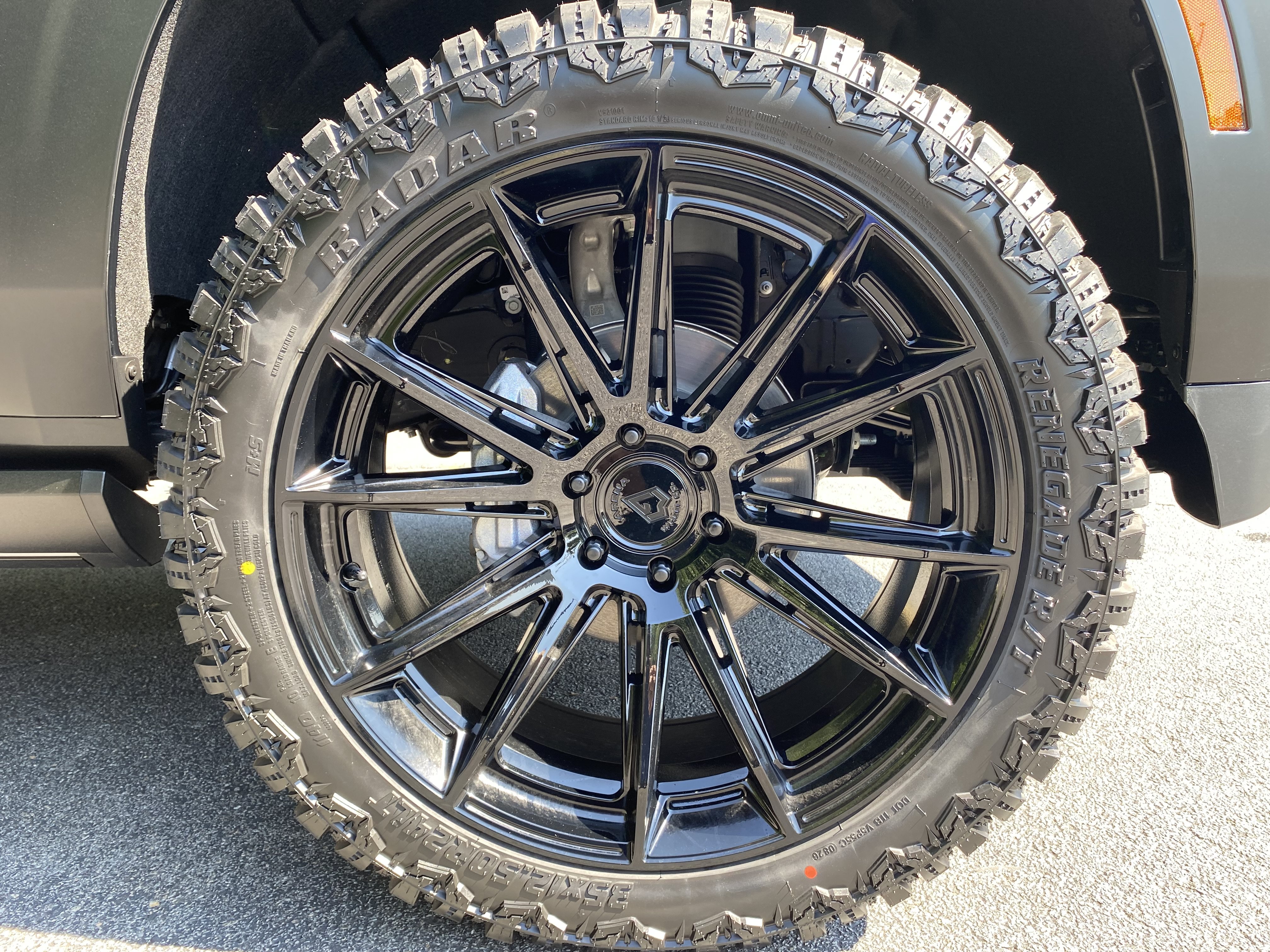New 2026 Chevrolet Tahoe High Country AWD/4WD image 13