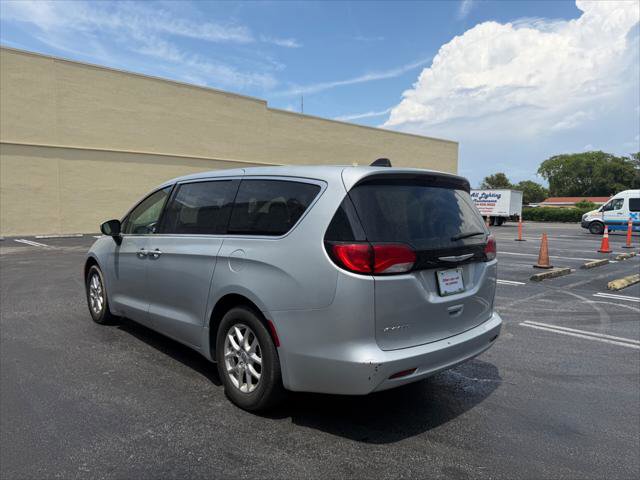 Used 2023 Chrysler Voyager LX FWD image 4